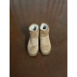 UGG Australia Classic Mini II Winter Boots for Women, Size 6 - Chestnut